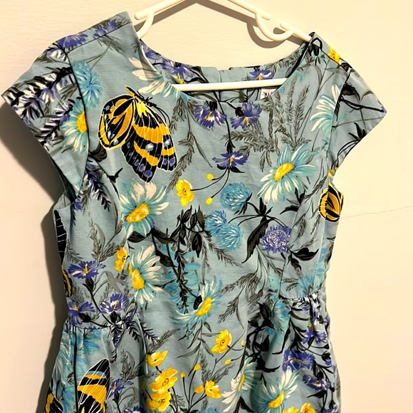 Cutest Gap Flower/Butterfly Dress - Picture 2 of 7